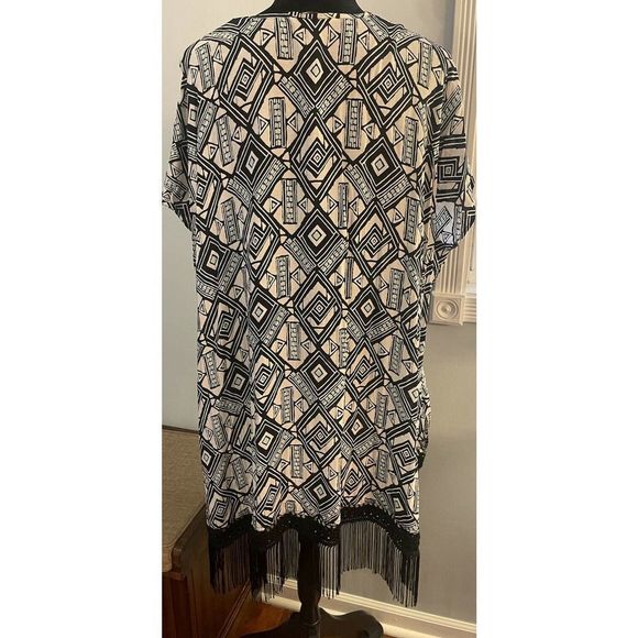 Victorias Secret Size XS Kimono Shaw Fringe Bottom Geometric Lightweight - Picture 2 of 6